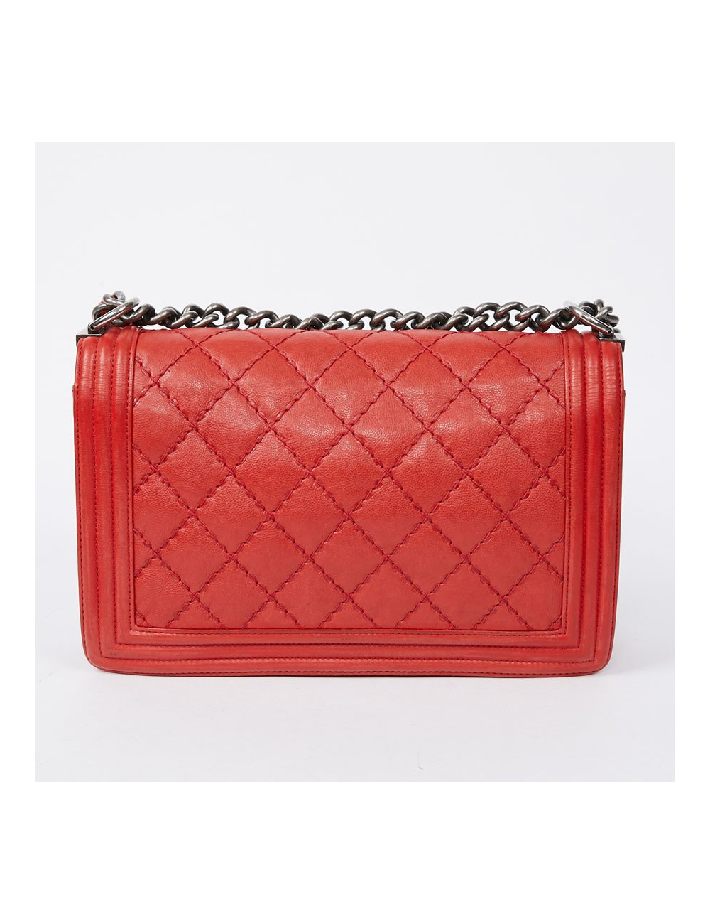 CHANEL Boy en cuir matelassé rouge