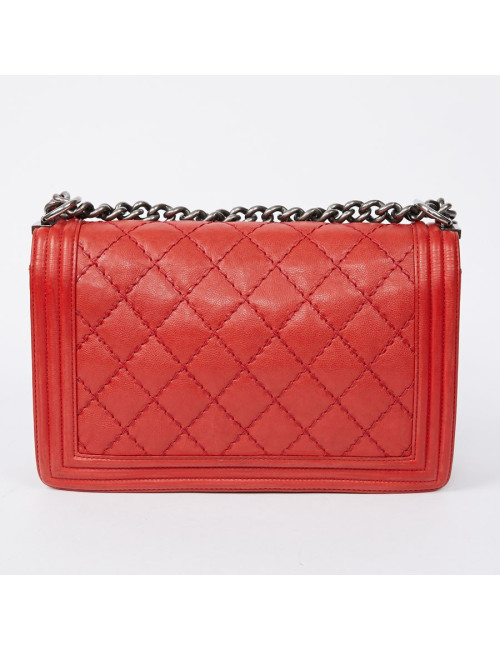 CHANEL Boy en cuir matelassé rouge