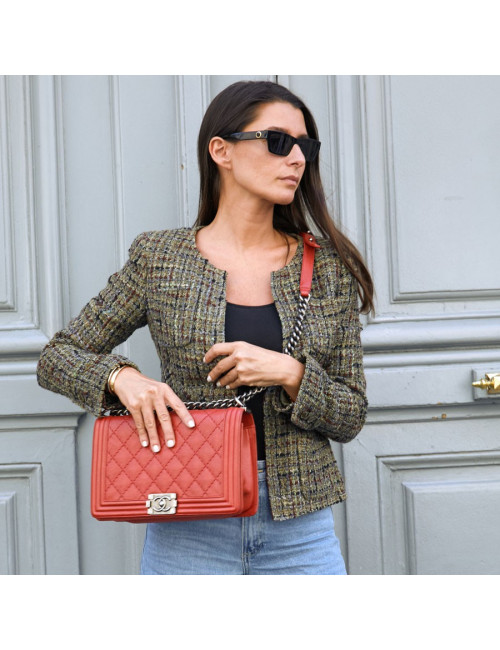 CHANEL Boy en cuir matelassé rouge