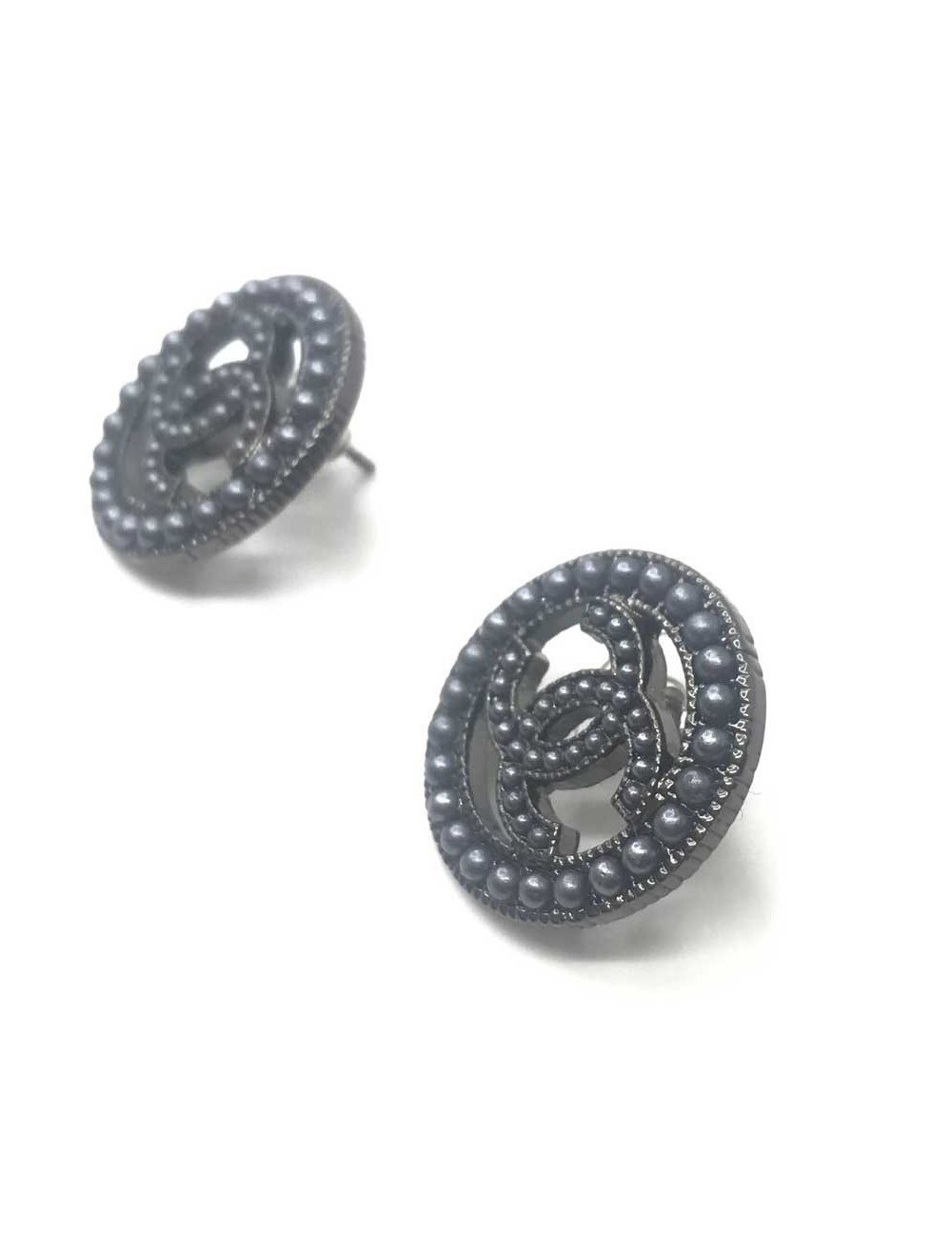 Clous CHANEL perles grises et ruthénium