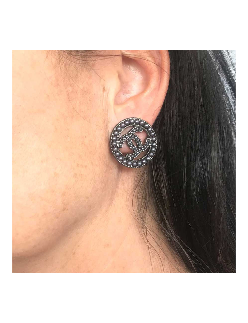 Clous CHANEL perles grises et ruthénium