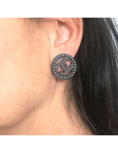 Clous CHANEL perles grises et ruthénium