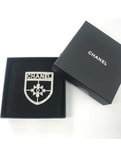 xxx Broche CHANEL ecusson strass