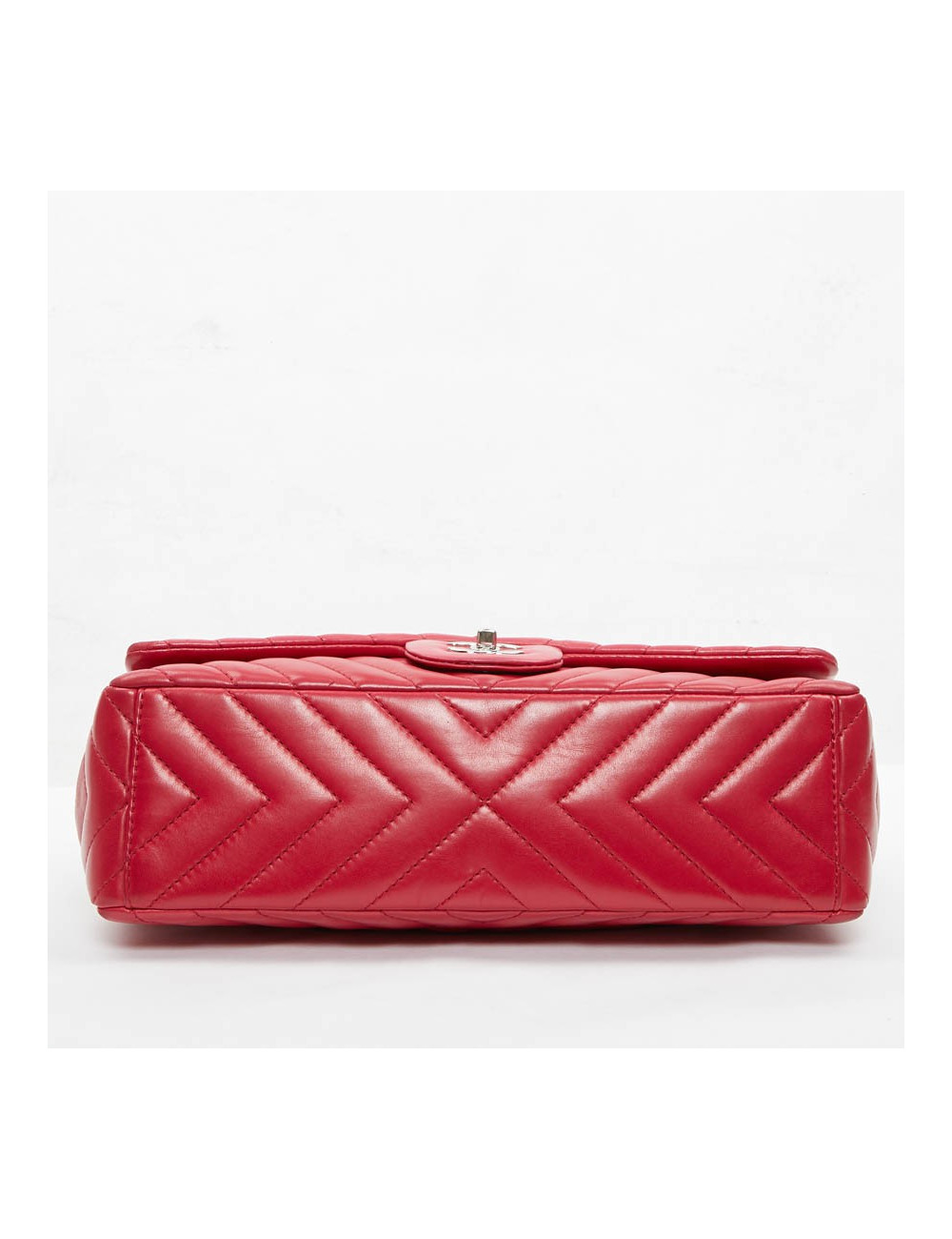 Sac souple CHANEL cuir semi brillant