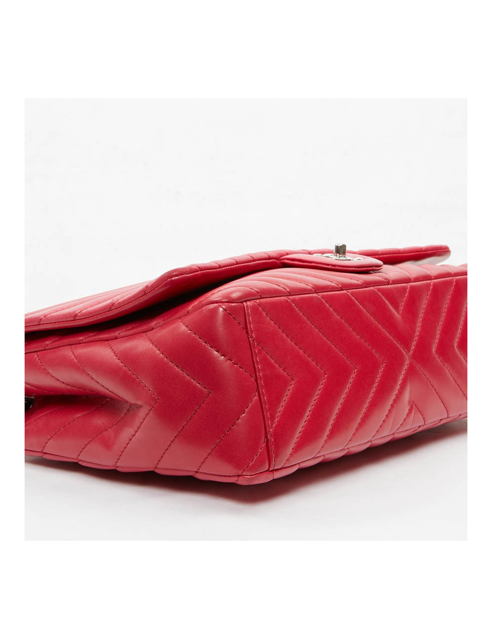 Sac souple CHANEL cuir semi brillant