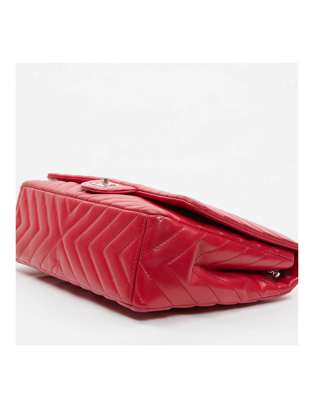 Sac souple CHANEL cuir semi brillant