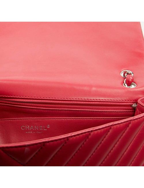 Sac souple CHANEL cuir semi brillant