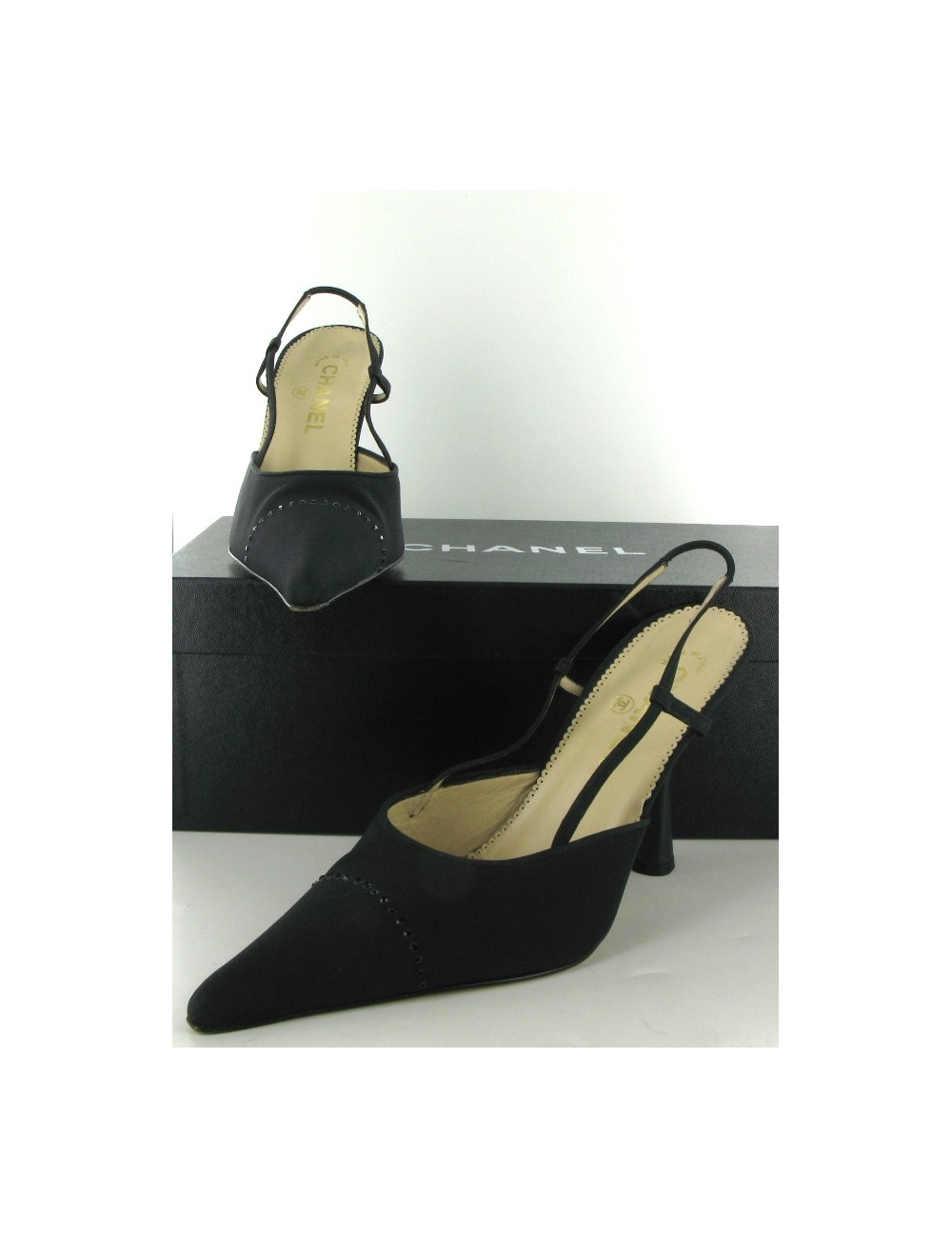 Escarpins CHANEL en tissu noir T 37,5