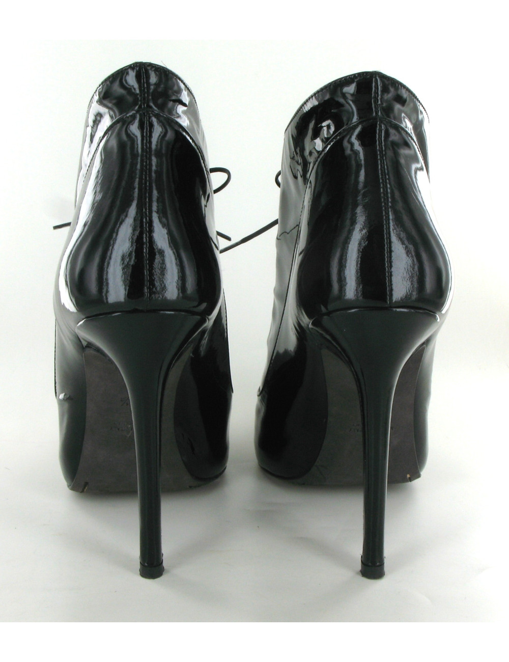 Bottines GIAMBATTISTA VALLI en cuir verni noir T 38,5