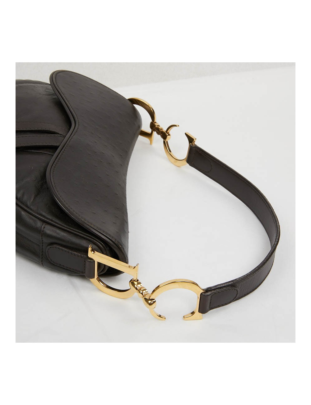 Saddle DIOR cuir façon autruche marron par John Galliano