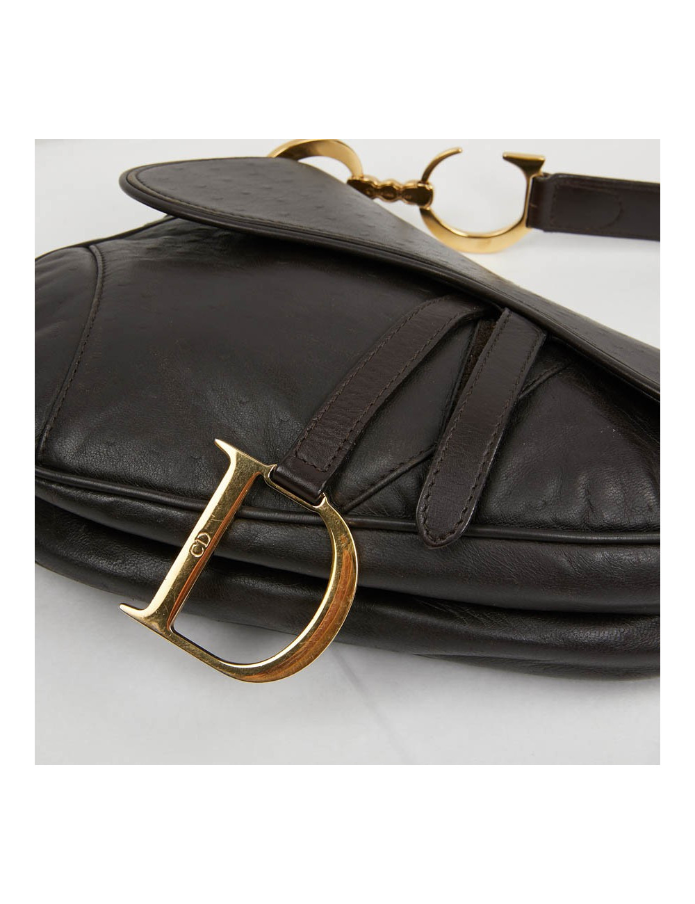 Saddle DIOR cuir façon autruche marron par John Galliano
