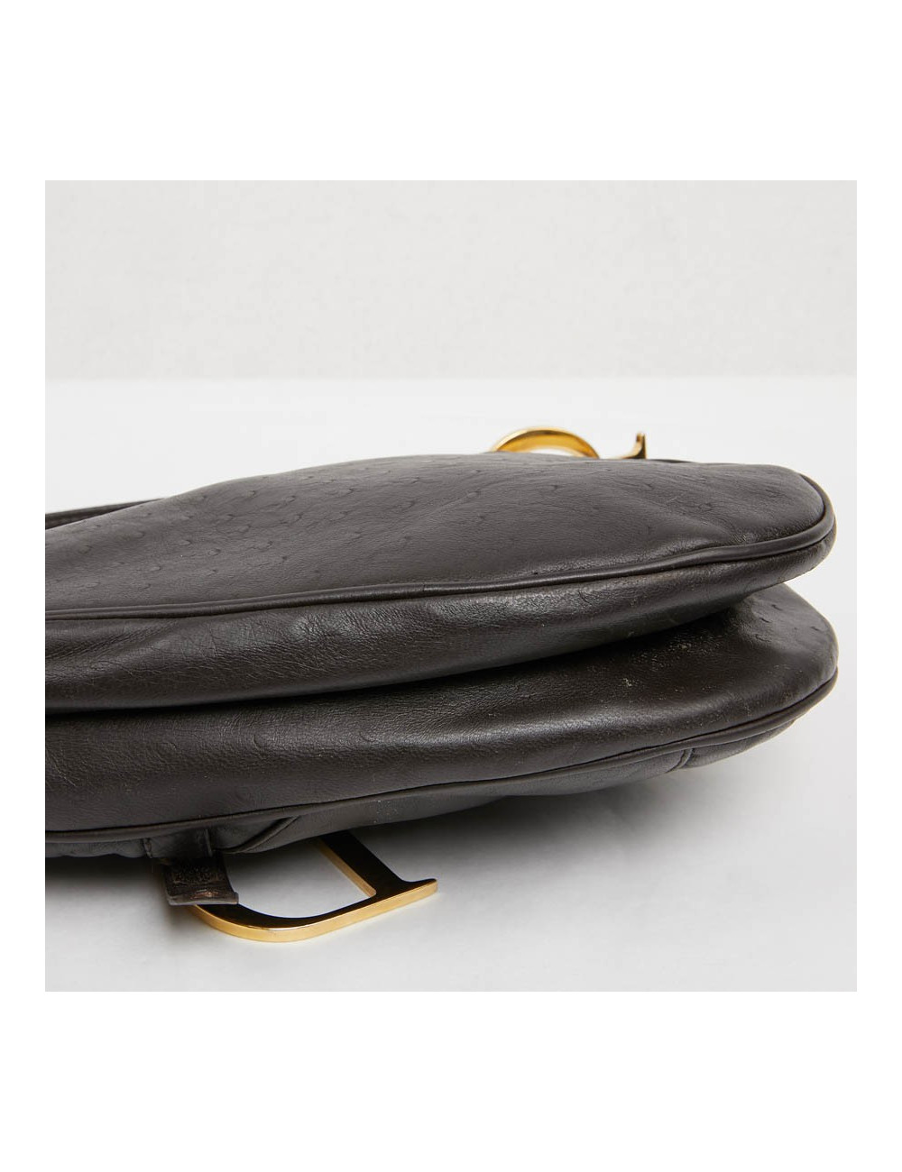 Saddle DIOR cuir façon autruche marron par John Galliano