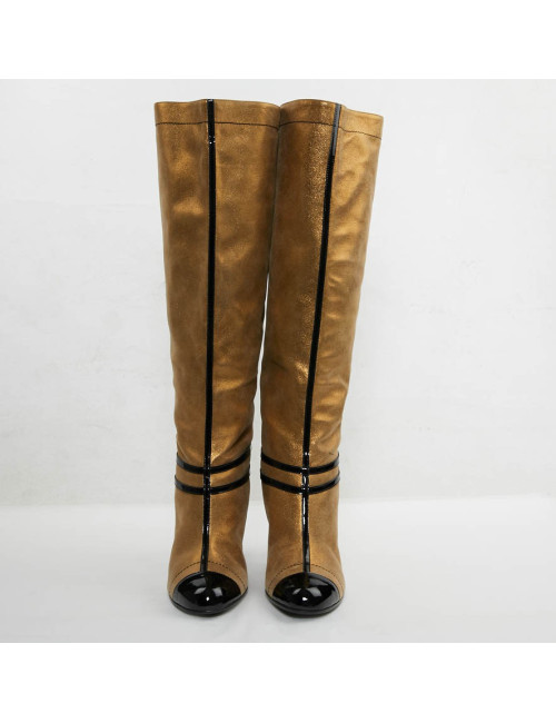 Bottes T 39 CHANEL cuir doré et bandes vernies noires