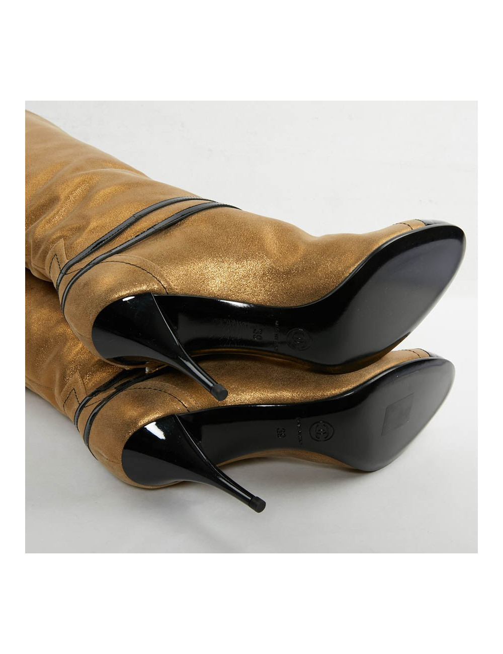 Bottes T 39 CHANEL cuir doré et bandes vernies noires