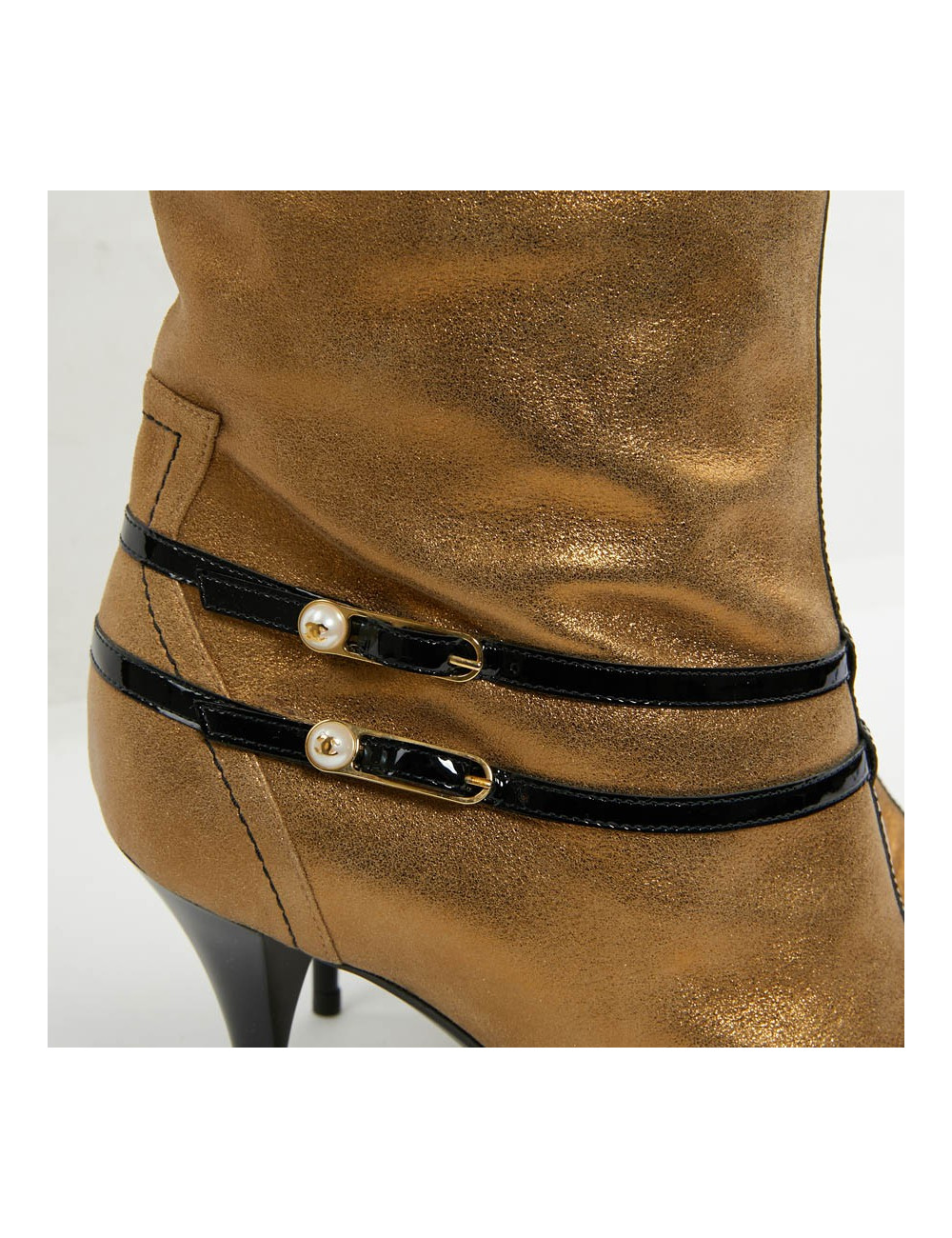 Bottes T 39 CHANEL cuir doré et bandes vernies noires