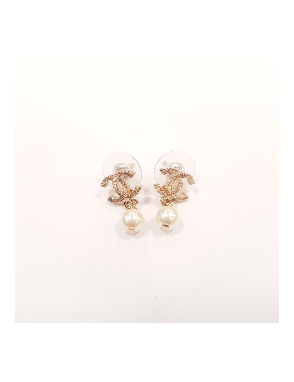 BO CHANEL "CC" dorées avec petite perle pendante