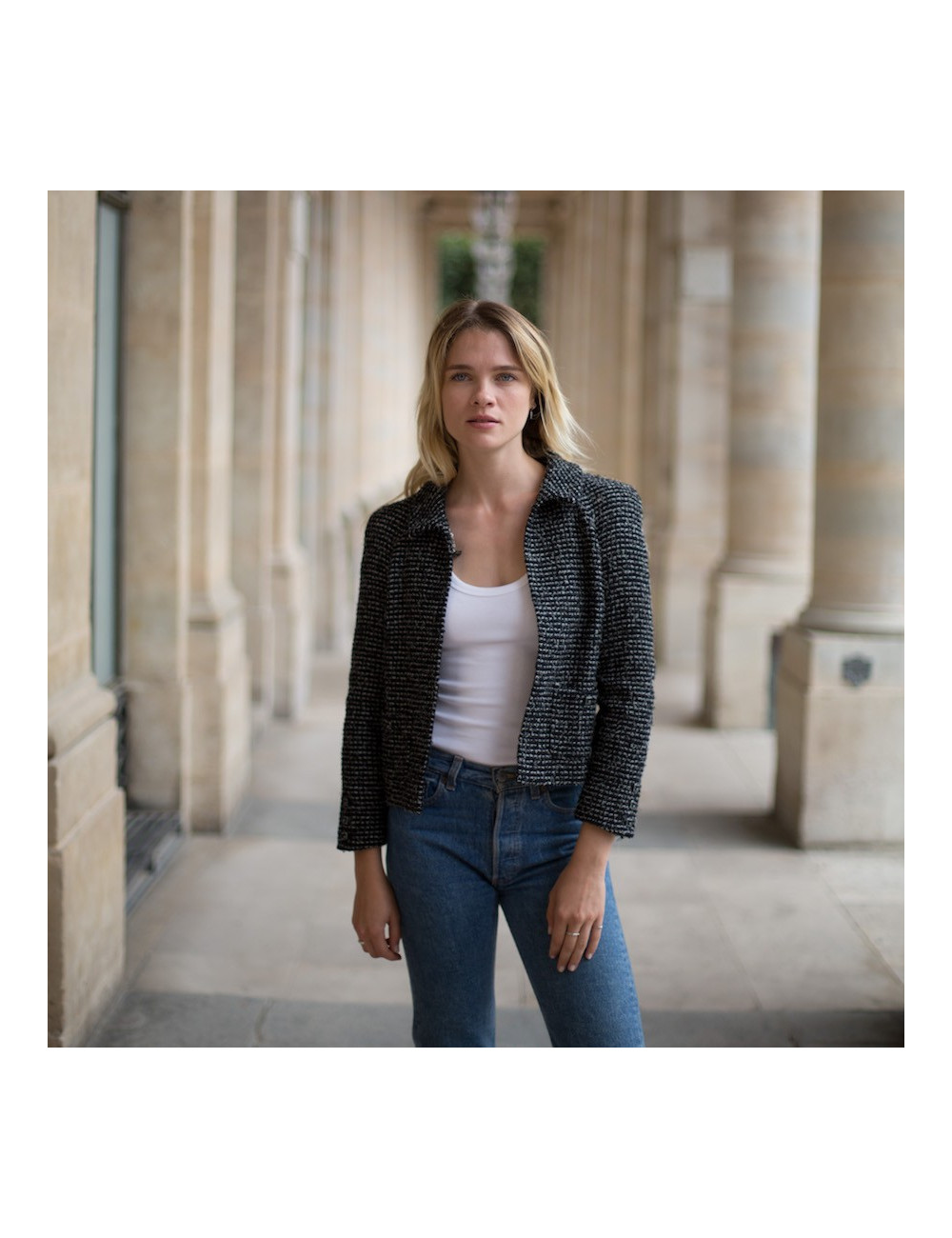 Veste T 36 CHANEL en tweed noir avec fil blanc