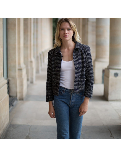 Veste T 36 CHANEL en tweed noir avec rayures blanches. Etiquette à l'intérieur noir