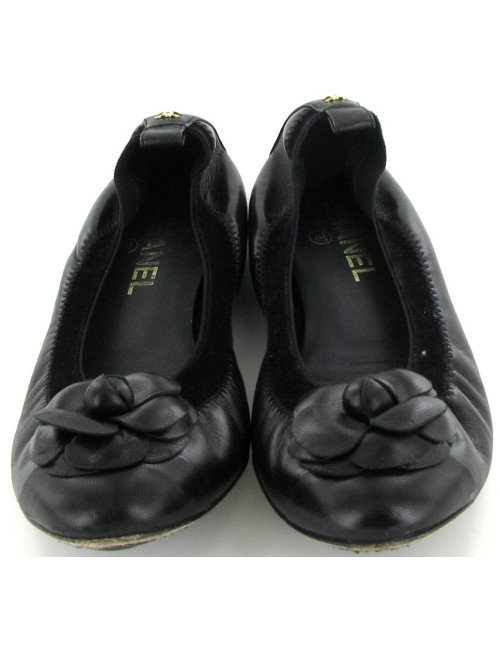 Ballerines CHANEL en cuir noir et camélia