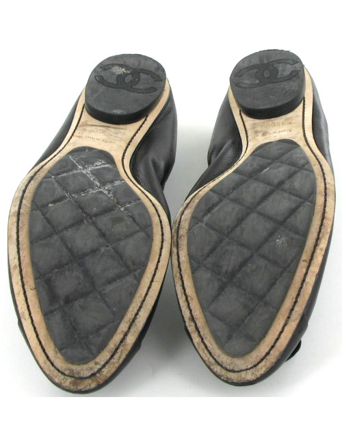 Ballerines CHANEL en cuir noir et camélia