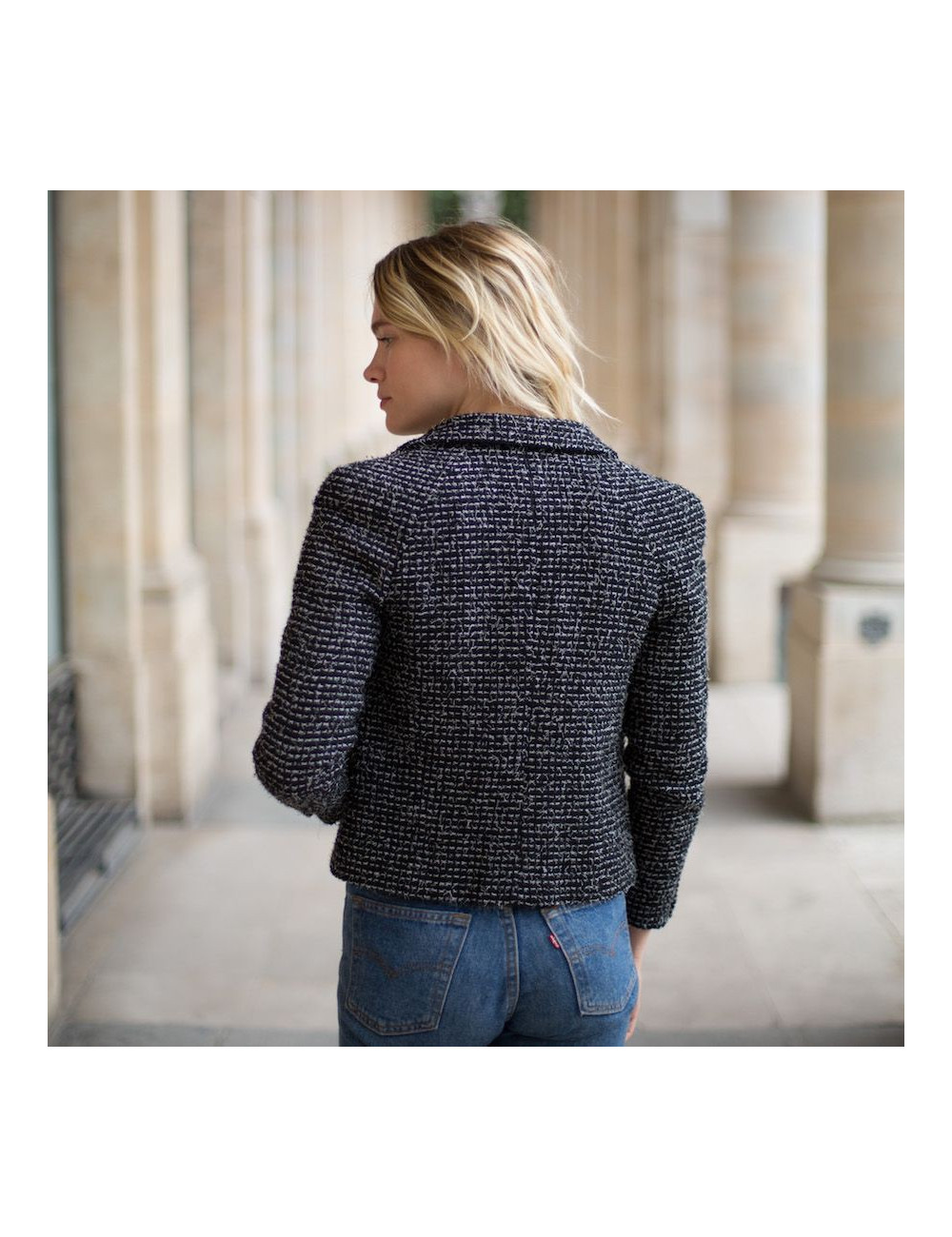 Veste T 36 CHANEL en tweed noir avec fil blanc