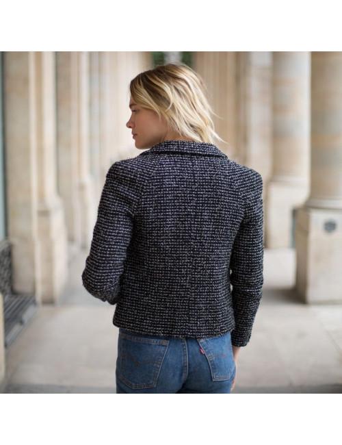 Veste T 36 CHANEL en tweed noir avec rayures blanches. Etiquette à l'intérieur noir