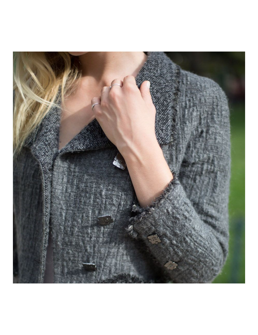 Veste T36 CHANEL en tweed gris foncé avec deux boutons  sur le devant