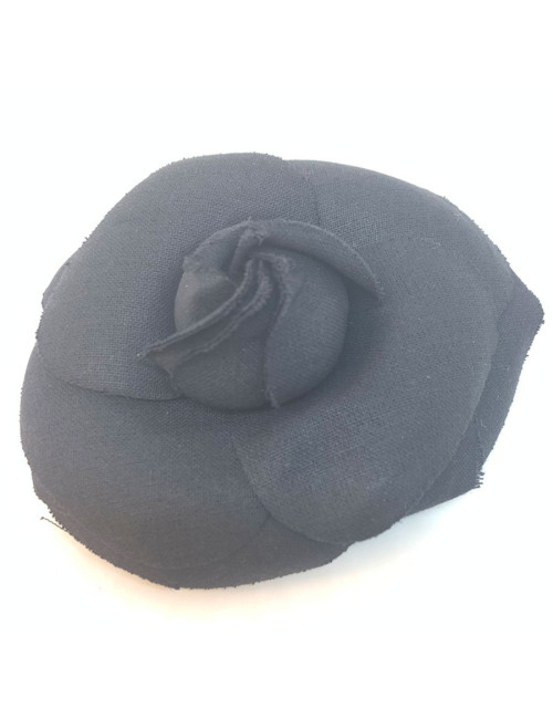 Broche camélia noir CHANEL en tissu