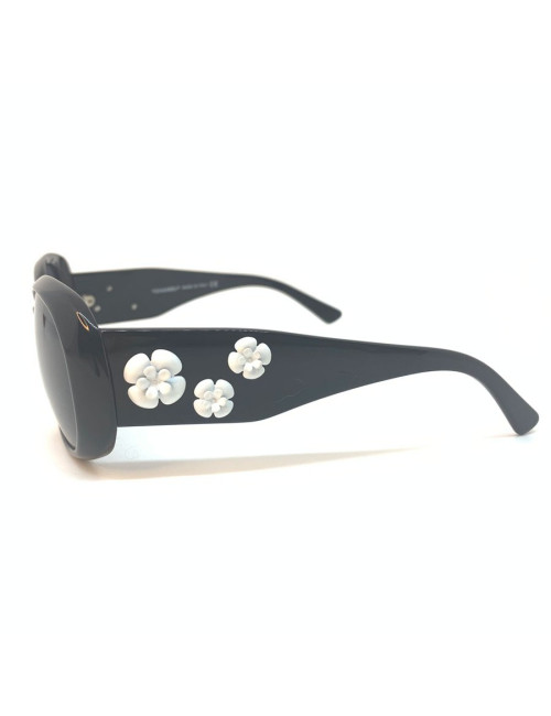 Chanel solaires noires et camélias blancs