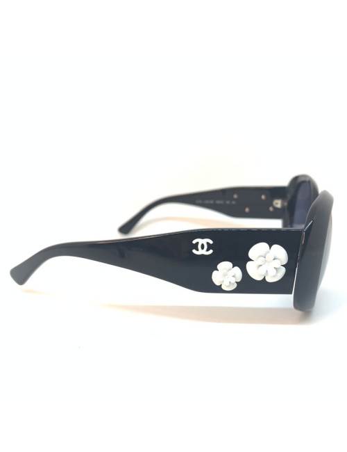 Lunettes de soleil CHANEL noires et camélia blanc