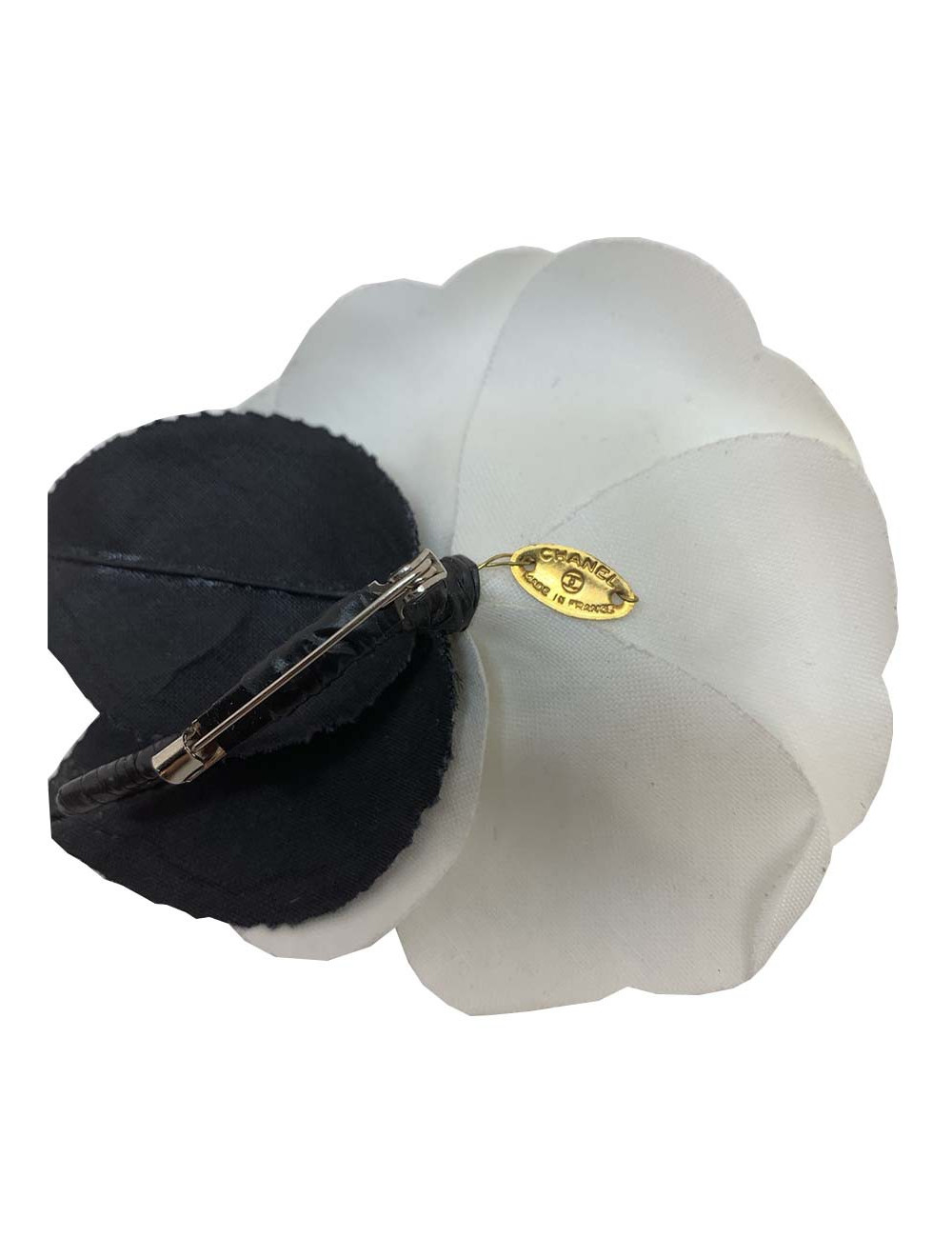 Broche Camélia CHANEL blanc et feuilles noires