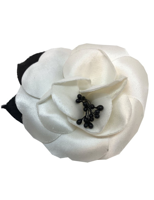 Broche Camélia CHANEL blanc et feuilles noires