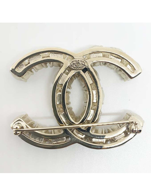 CHANEL Broche CC perles et brillants