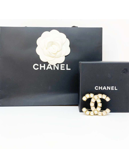 CHANEL Broche CC perles et brillants