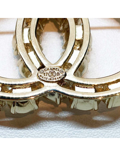 CHANEL Broche CC perles et brillants