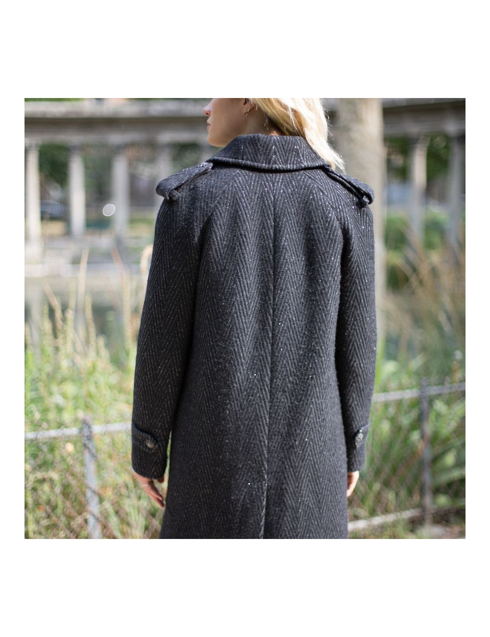 Manteau CHANEL T36 laine noire et fils d'argent