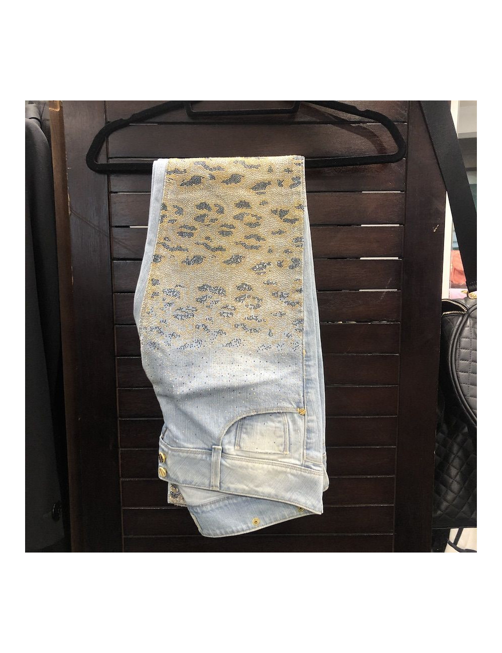 Jean MET bleu ciel à strass dorés et noirs