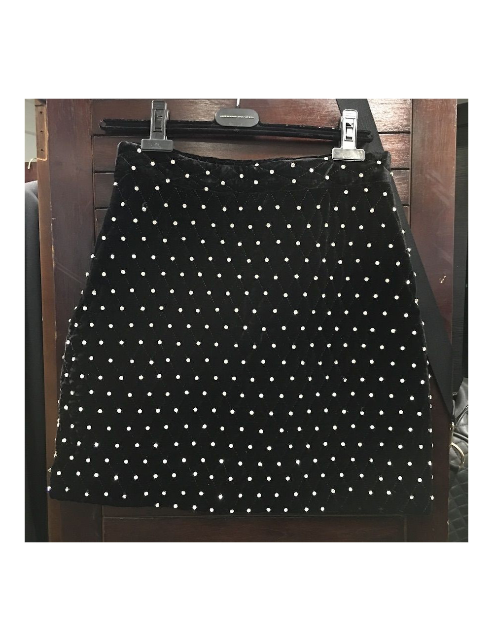 Jupe GUCCI velours matelassé noir brodé de brillants