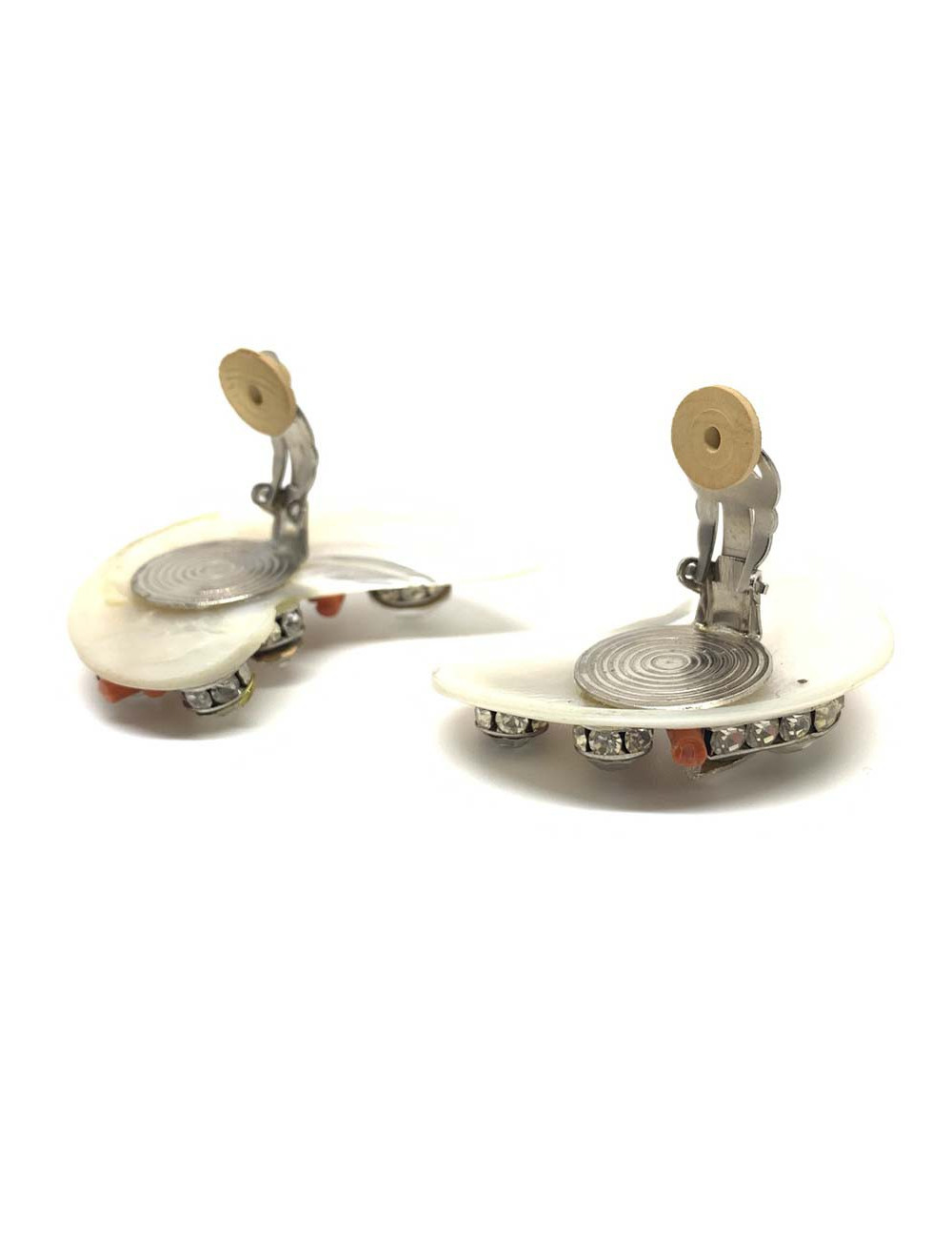 Boucles d'oreille nacre, corail et brillants