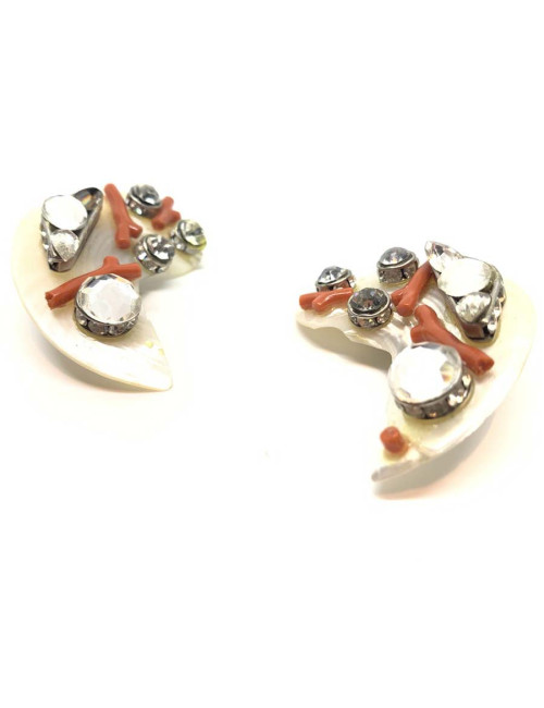 Boucles d'oreille nacre, corail et brillants