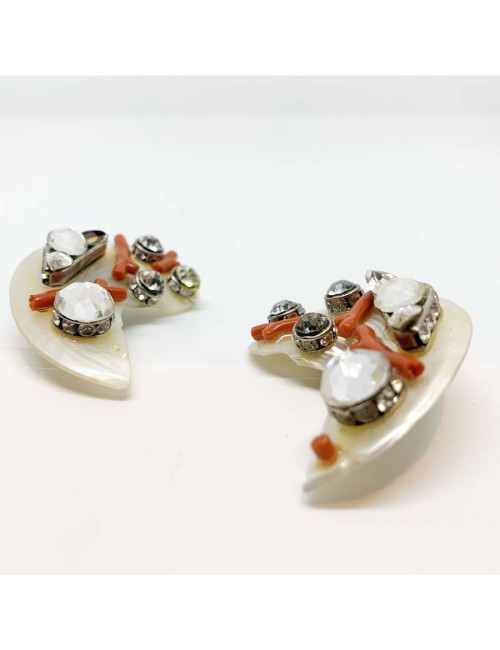 Boucles d'oreille nacre, corail et brillants