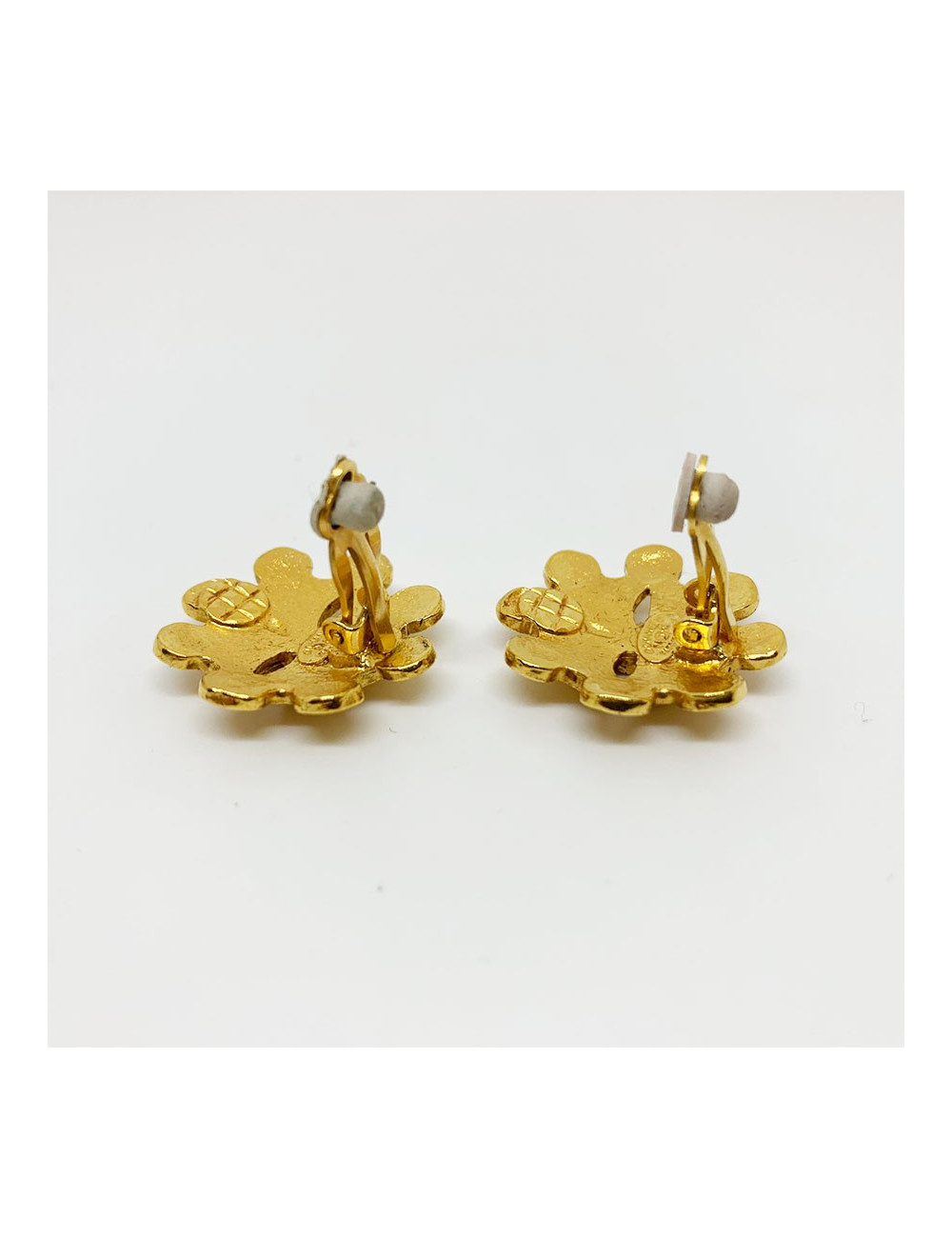 CHANEL Vintage golden Clip-on Earrings - Certified pre-owned luxury.