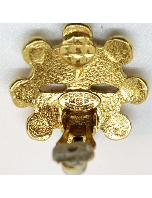 CHANEL Vintage golden Clip-on Earrings - Certified pre-owned luxury.