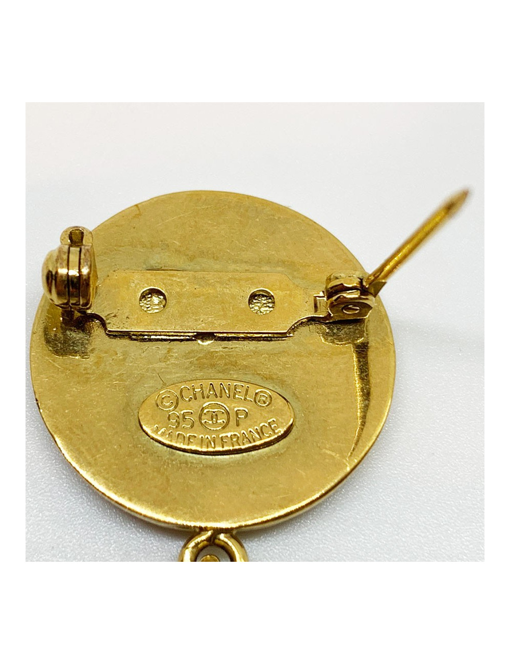 Broche CHANEL Vintage sac matelassé doré