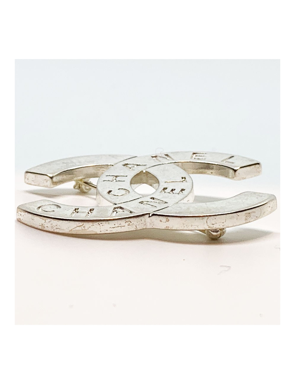 Broche CHANEL CC argenté