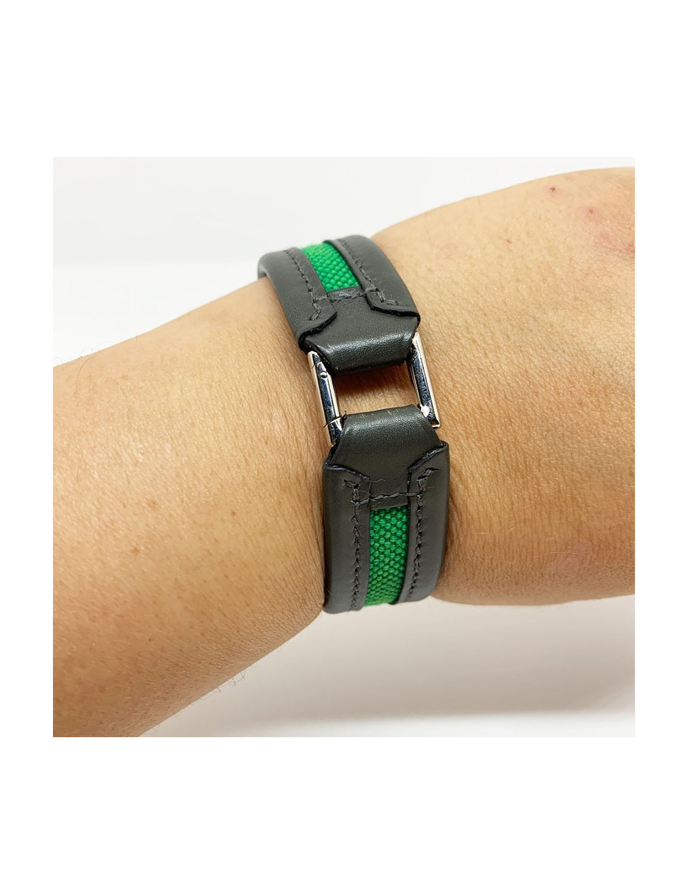 Bracelet vert HERMES en veau, toile et laiton