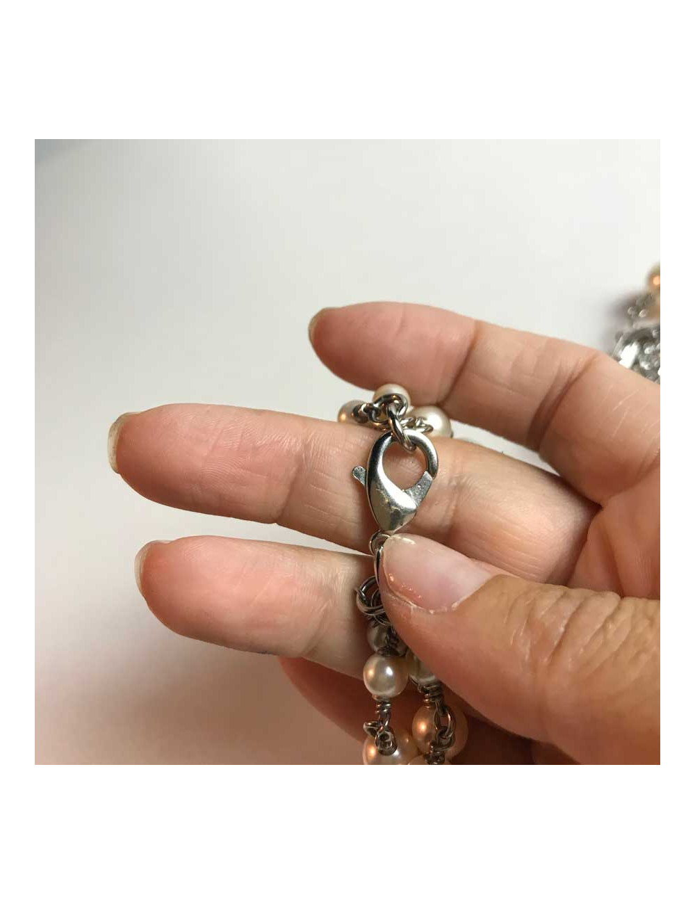 Sautoir Chanel perles blanches et noeud en strass