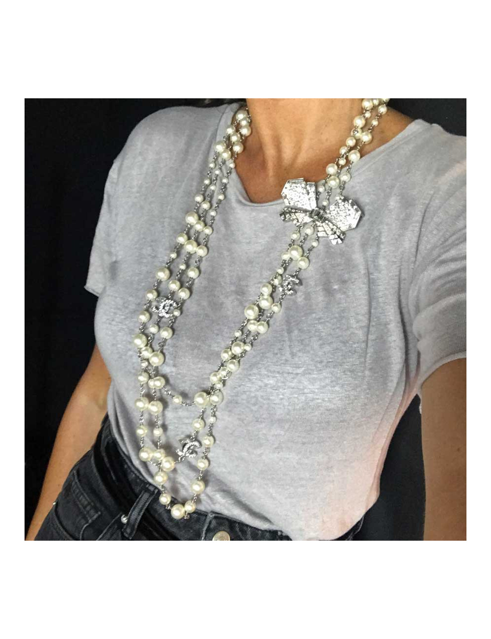 Sautoir Chanel perles et strass noeud papillon