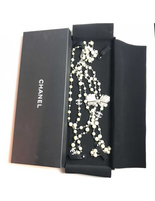 Sautoir Chanel perles blanches et noeud en strass