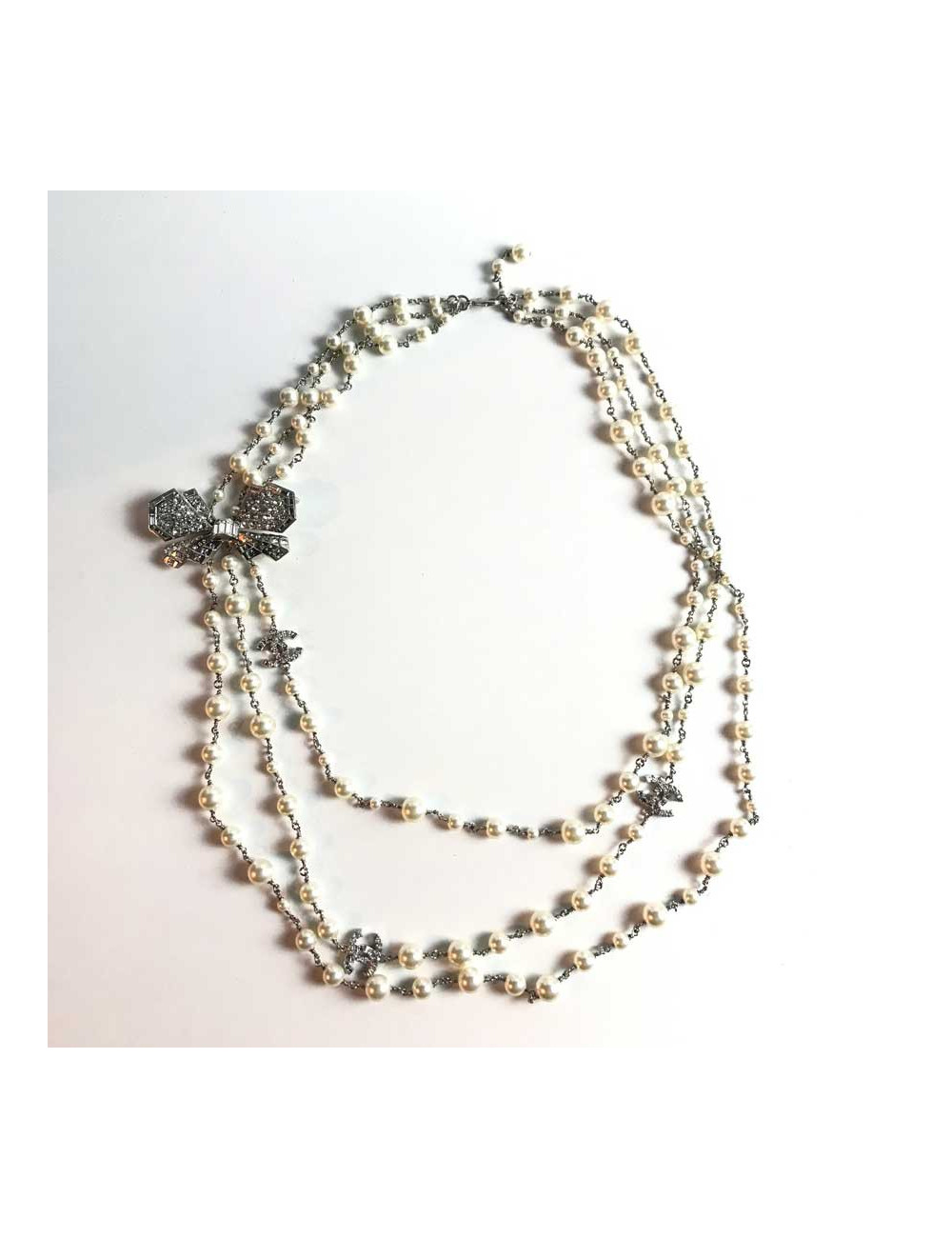 Sautoir Chanel perles et strass noeud papillon